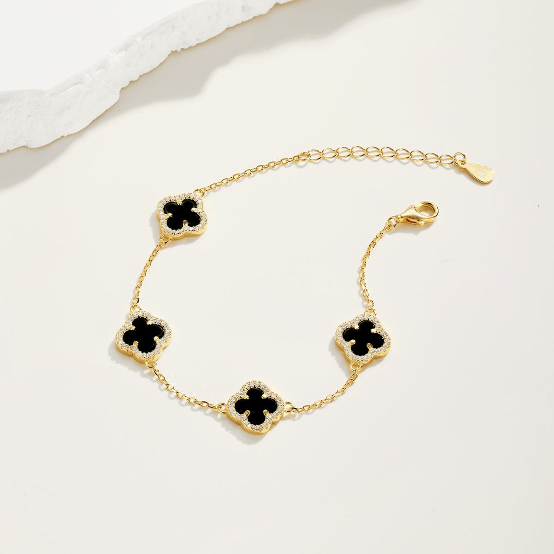 Kleeblatt Schmuck – Bedeutung, Stil & warum er so beliebt bei Damen ist