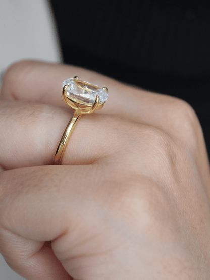 Ovaler Verlobungsring vergoldet mit ovalem Stein-Gold
