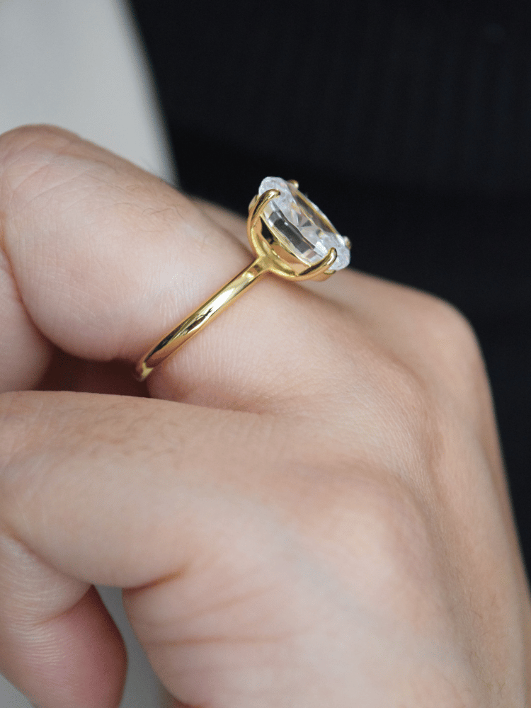 Ovaler Verlobungsring vergoldet mit ovalem Stein-Gold