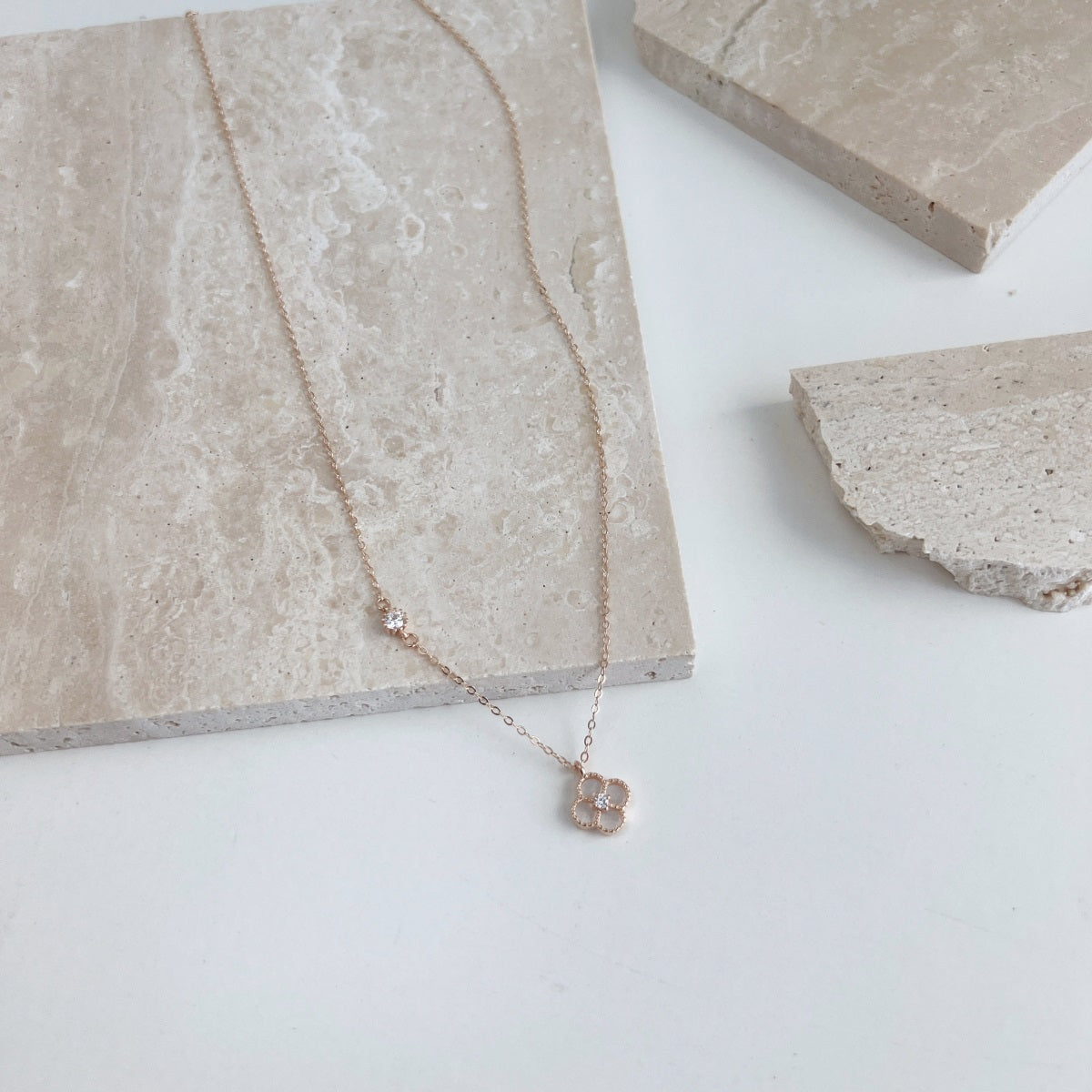Bilhah Halskette mit Kleeblatt aus Roségold - Geonea