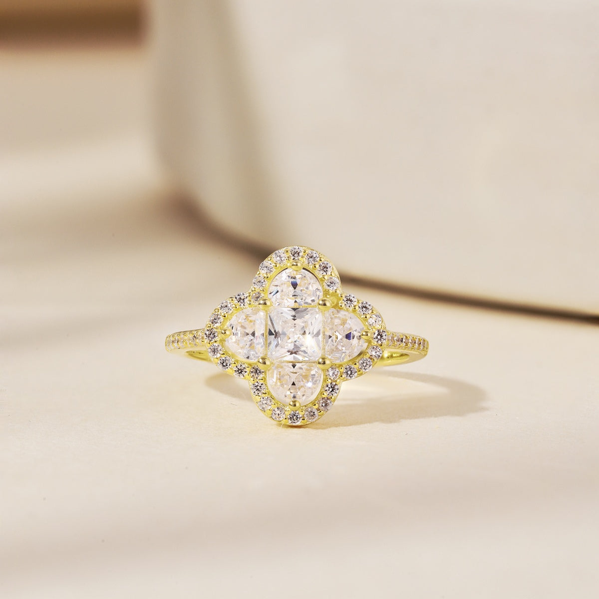 Sarai Kleeblatt Ring