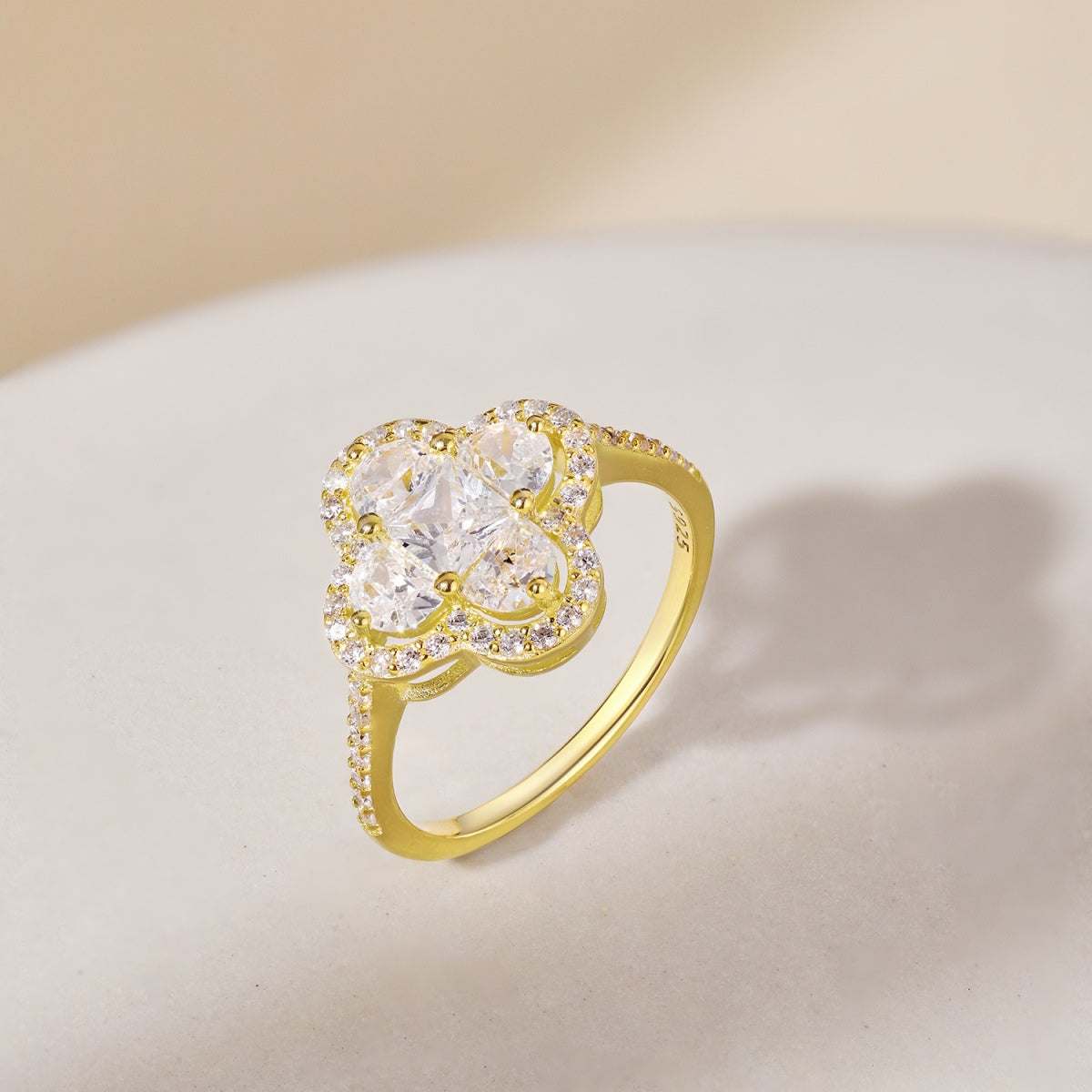 Sarai Kleeblatt Ring